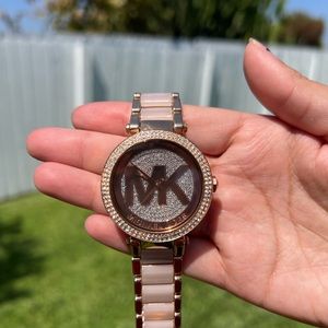 LIKE NEW- Michael Kors watch in Rose Gold
